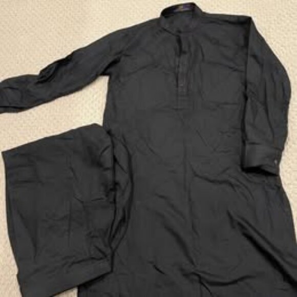 Gently used super soft Boys black Kurta and shalwar set - Picture 1 of 4